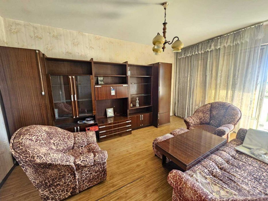 Тристаен апартамент - кв. Тракия