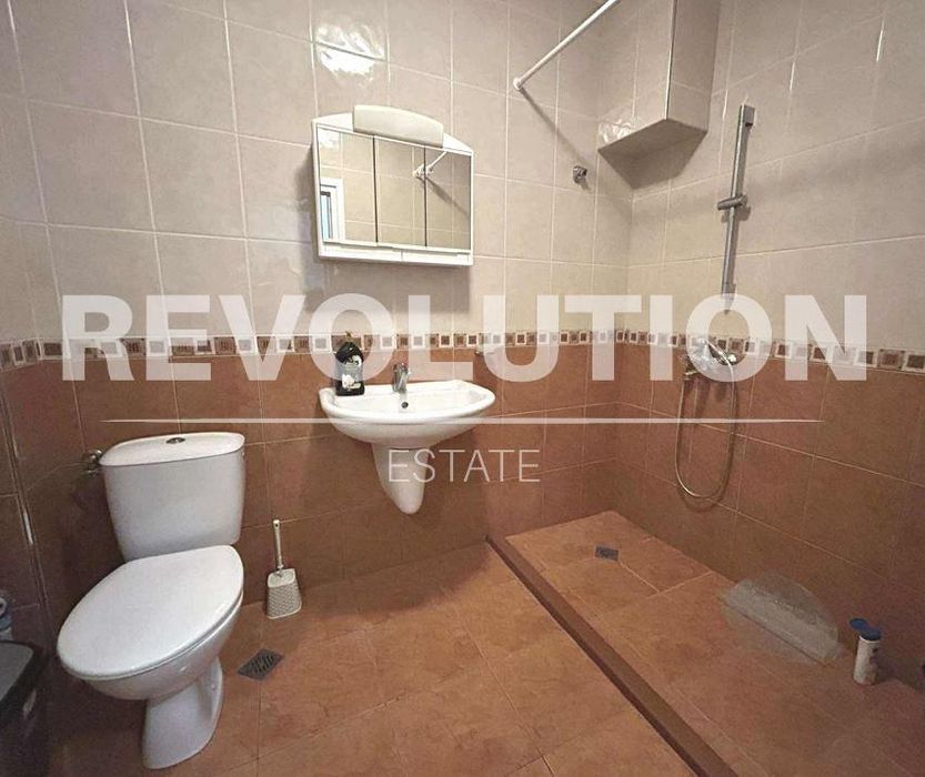 Дава се под наем Двустаен апартамент в Варна, Център - 70 кв.м за 400 € - Снимка #2