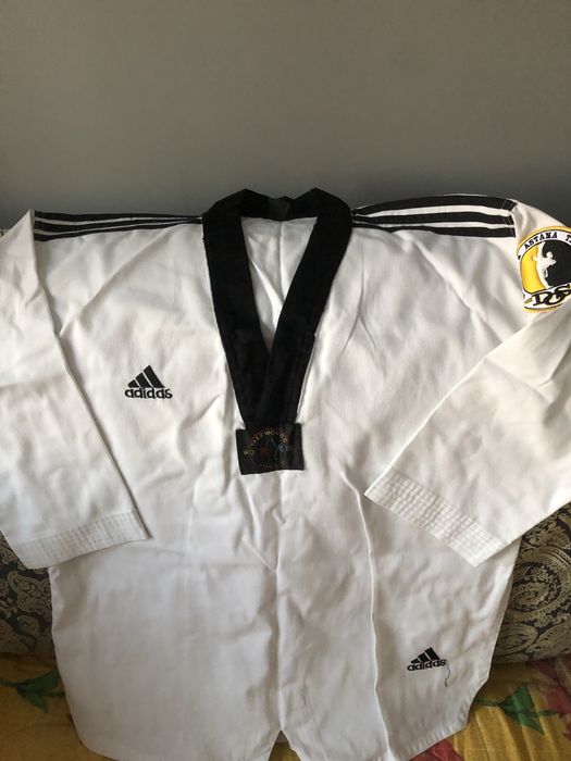 Шлем и форма Таэквон-до