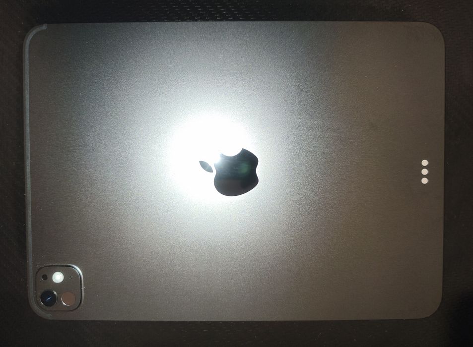 iPad Pro 11" M5 256 GB | Carcasă puțin îndoită (Funcțională) | La Cutie