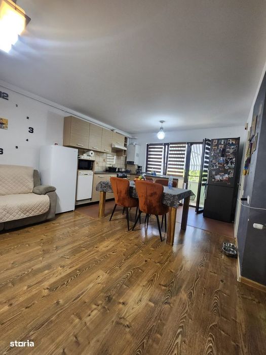Apartament cu 3 camere, 61 mp, 2 balcoane, zona Florilor