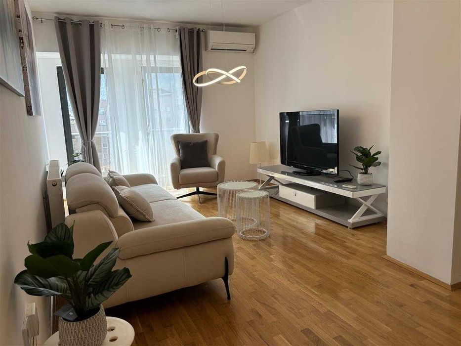 Дава се под наем Тристаен апартамент в Бургас, Славейков - 80 кв.м за 300.9 € - Снимка #1