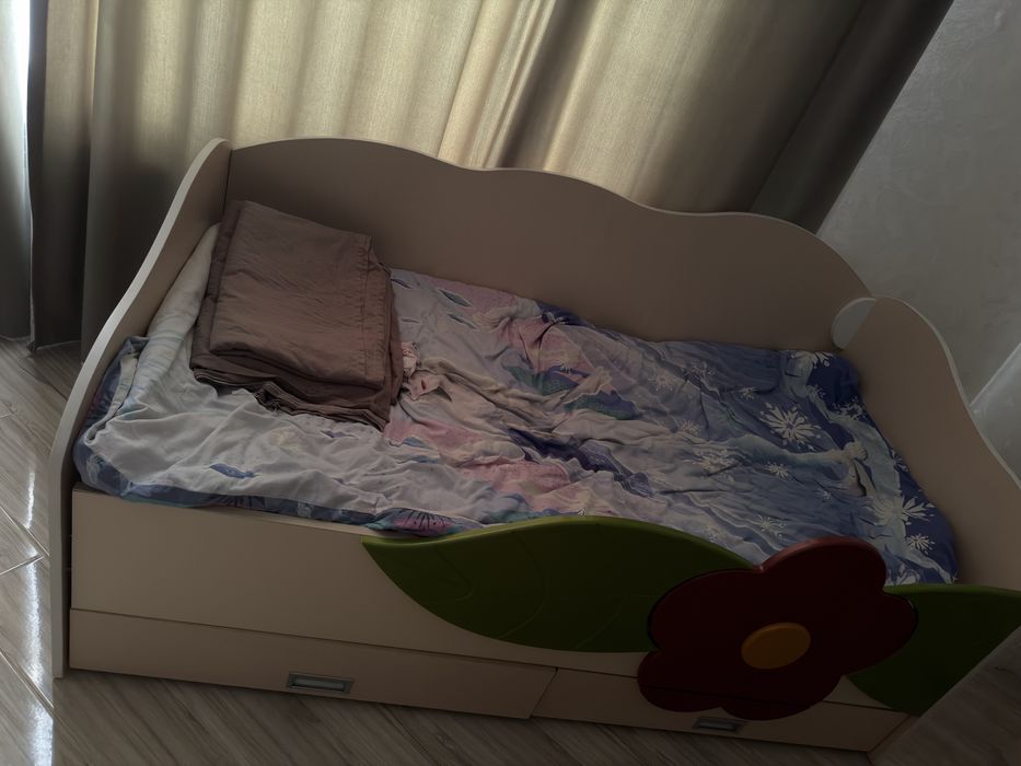 Отдам даром кровать для девочки