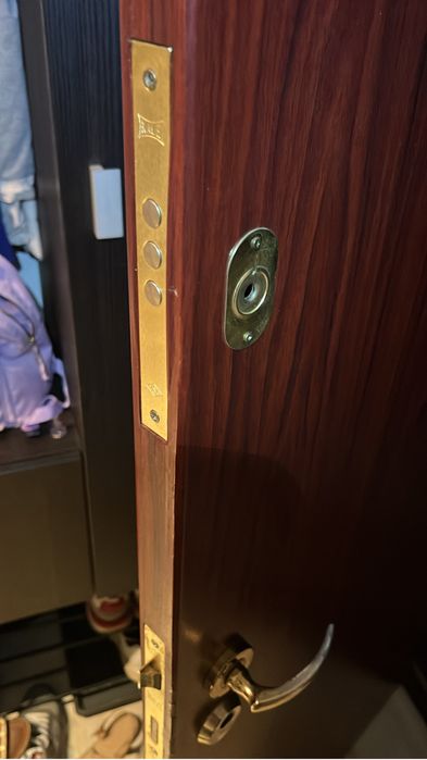 Deblocari usi non stop