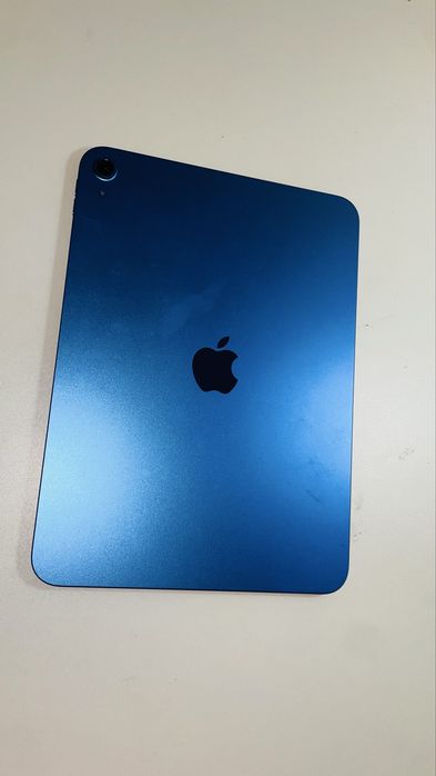 iPad A16 128 ГБ + клавиатура + коробка