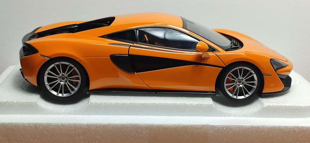 McLaren 570 S - 1:18 AUTOart