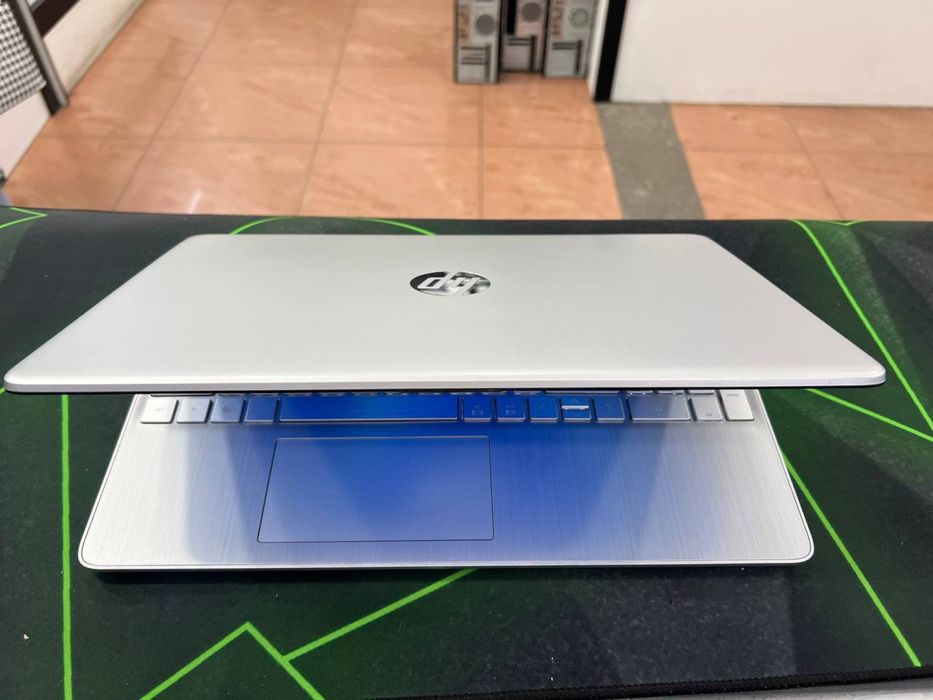 HP laptop silver Core i5-11gen 8/256GB