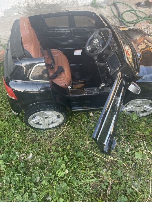 Детска акумолаторна кола