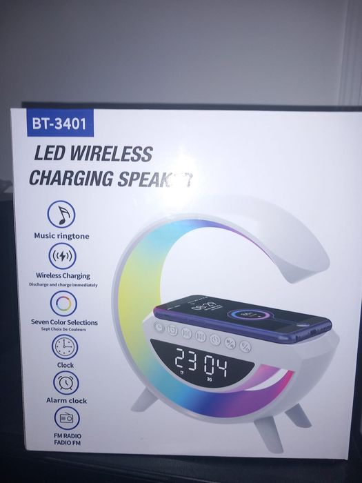 Ceas digital cu radio si incarcator wireless