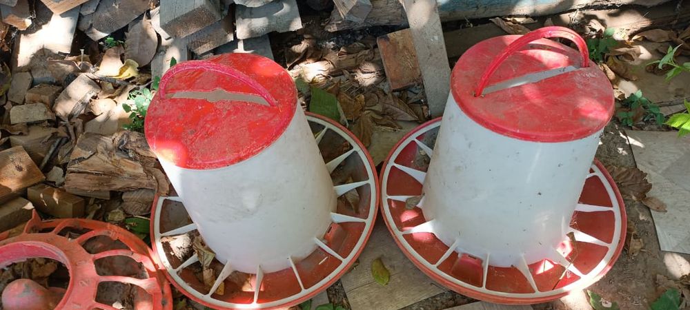 Продам кормушки для кур, птиц.