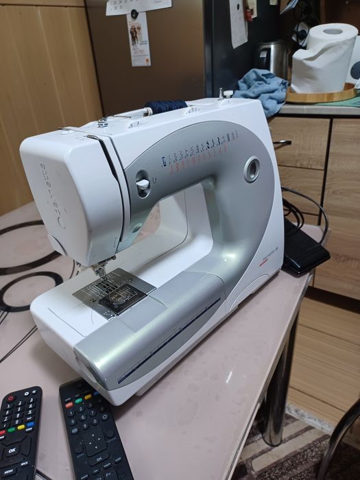 Masina cusut Bernette