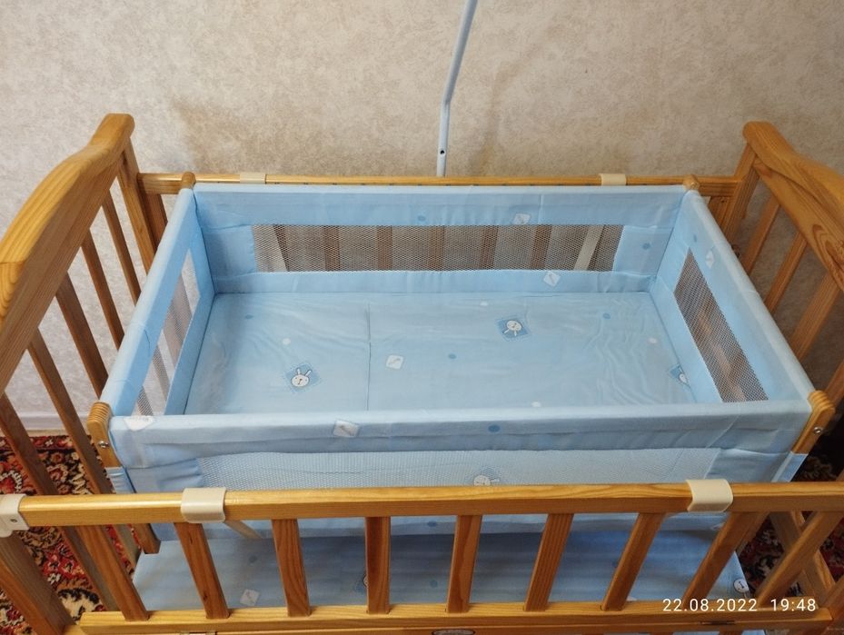 Продам детскую кроватку с люлькой