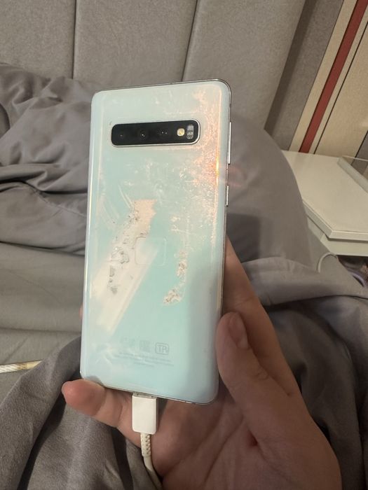Продам samsung galaxy s10