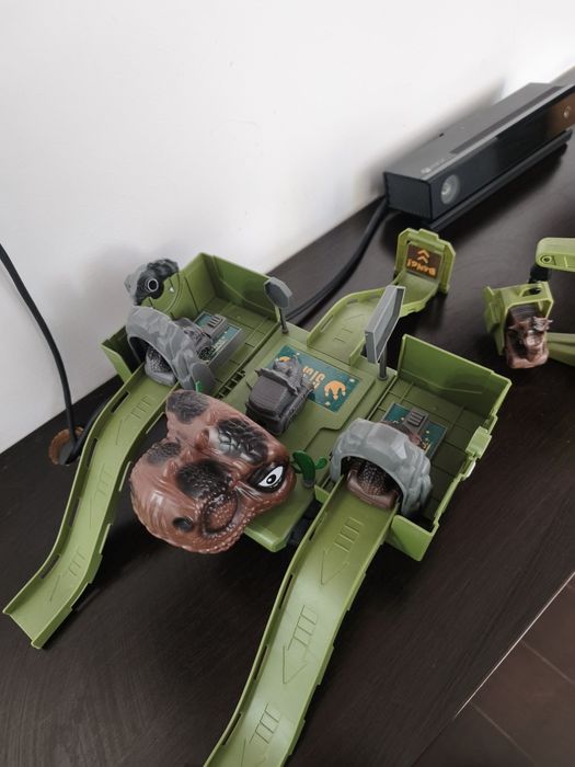Set joaca dinosaur transformabil