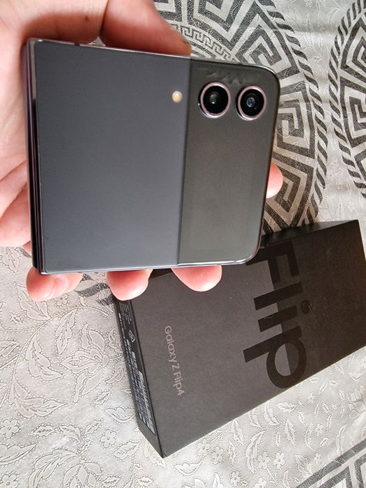 Samsung Z Flip 4 Перфектен
