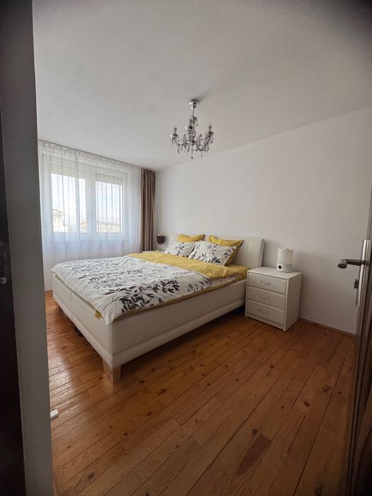 Vand apartament 3 camere in Aleşd bloc B5, Zona pietonala