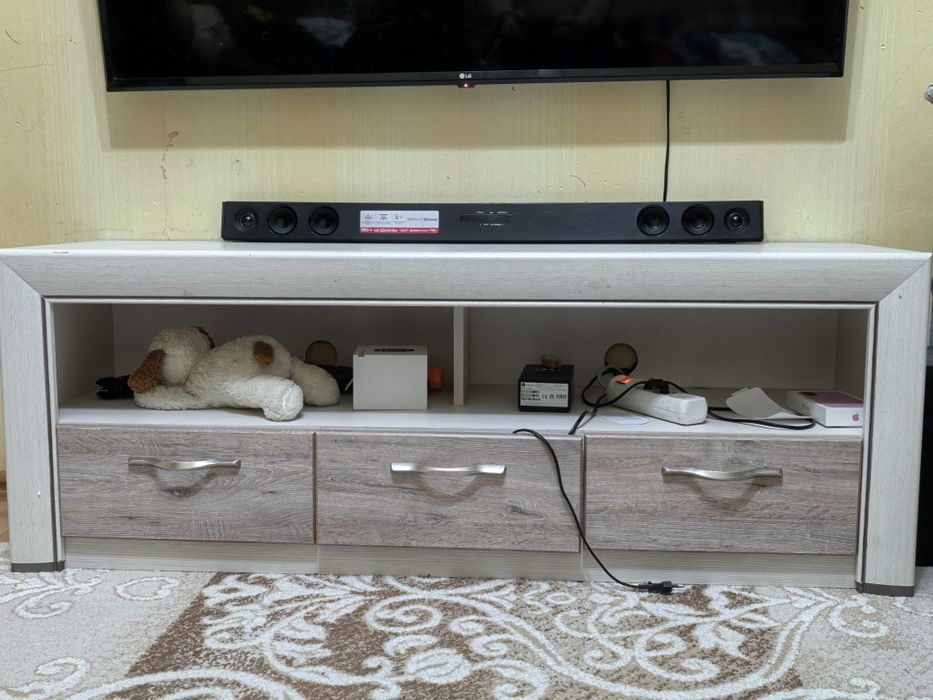 ТВ тумба с полкой