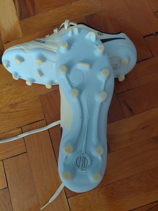 Бутонки Nike legend 10