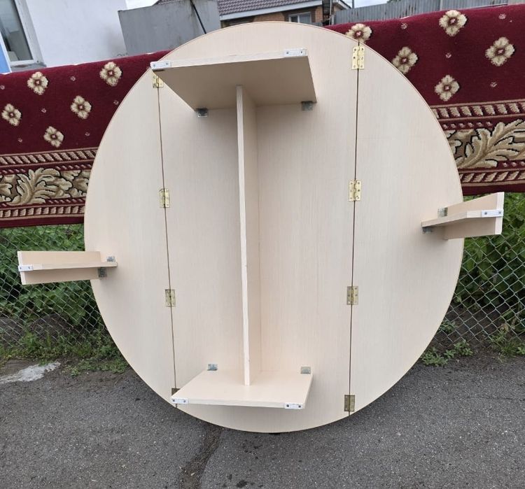 Продам круглый стол.