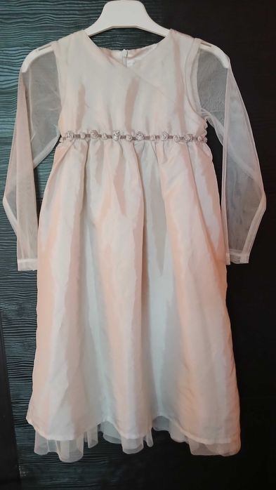 Бяла официална рокля