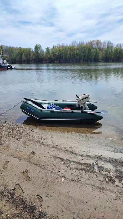 Barca gonflabila cu Motor Johnson 4hp 2T