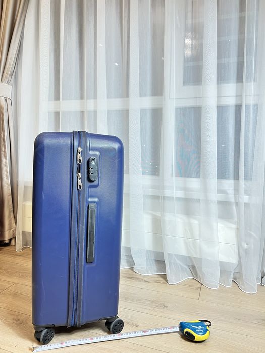 Чемодан на колесах дорожный