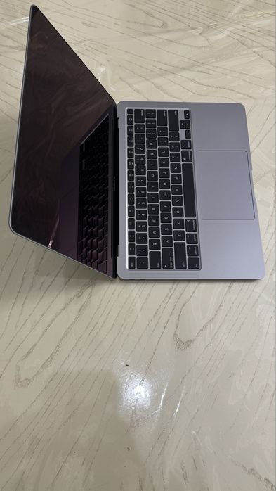 MacBook Air 13 (2020) / i3 / 8GB / 256GB / полный комплект!