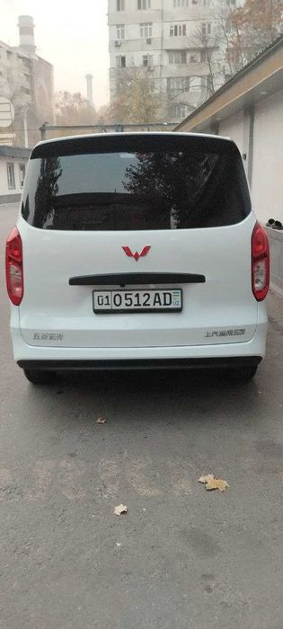 автомобиль WULING