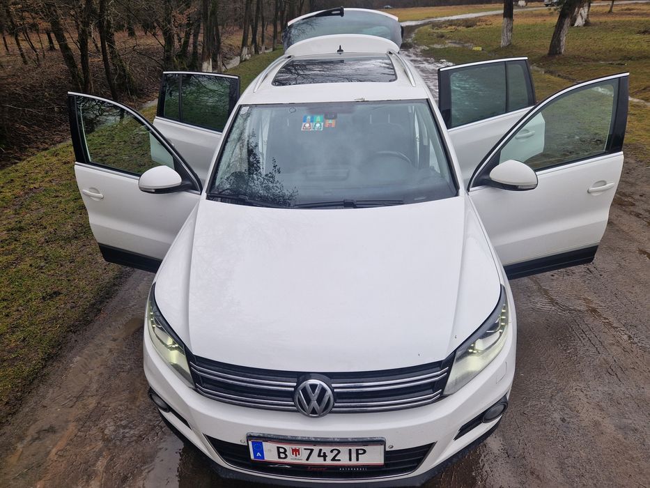 VOLKSWAGEN Tiguan