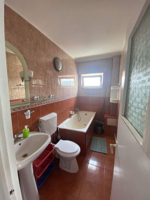 Pf vand apartament cu 3 camere