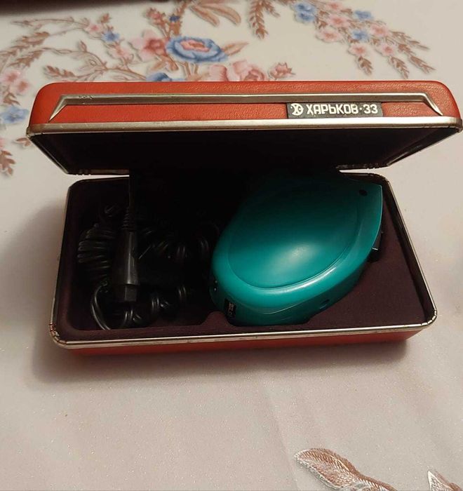 Продается 2 электробритвы советкие новые.