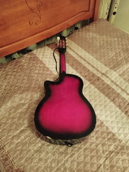 гитара бу но хорошая уже настроена