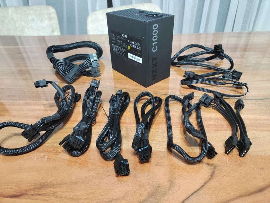 Продавам работещо модулно захранване NZXT C1000  1000W 80+ Gold