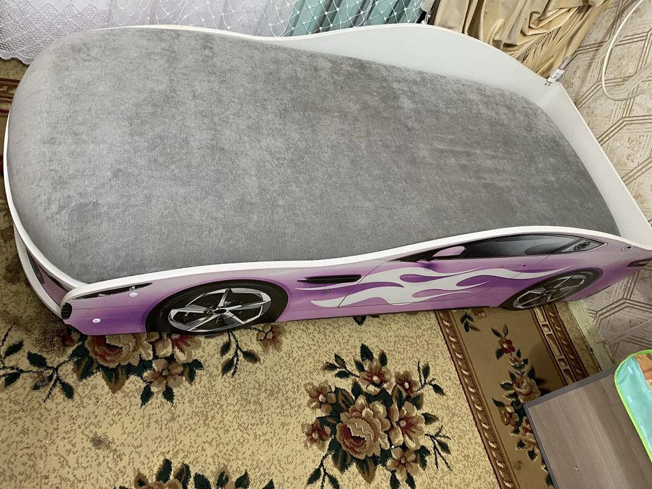 Продаю кровать машину торга нет