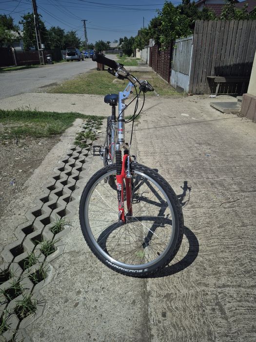 Vând bicicleta in stare buna