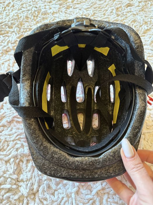 Защитный шлем для девочки 3-7 лет.