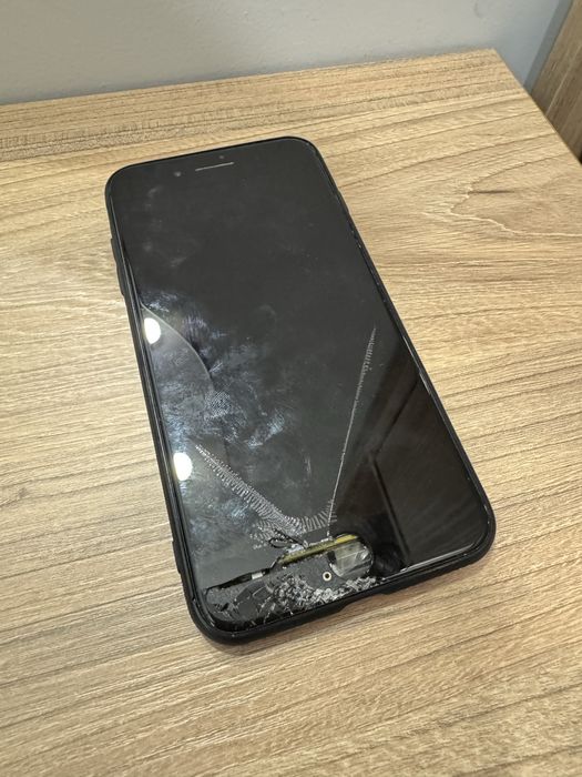 Продам Айфон 8+ 256гб