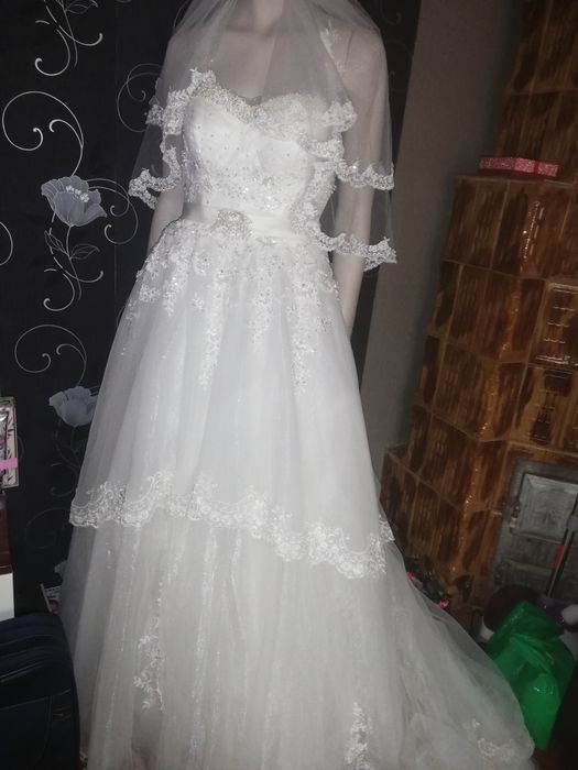 Vând rochii de mireasă