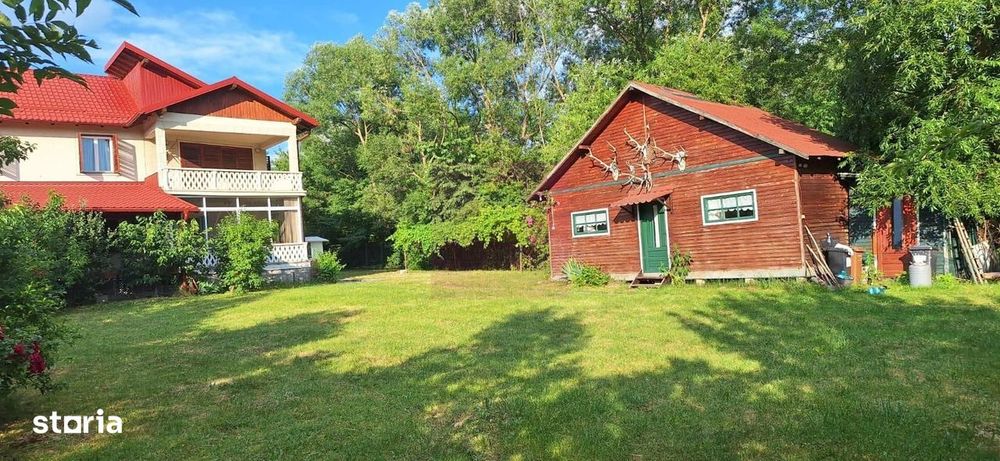 Vila de vanzare cu 6 camere si teren de 5116 mp in Cornu, Prahova