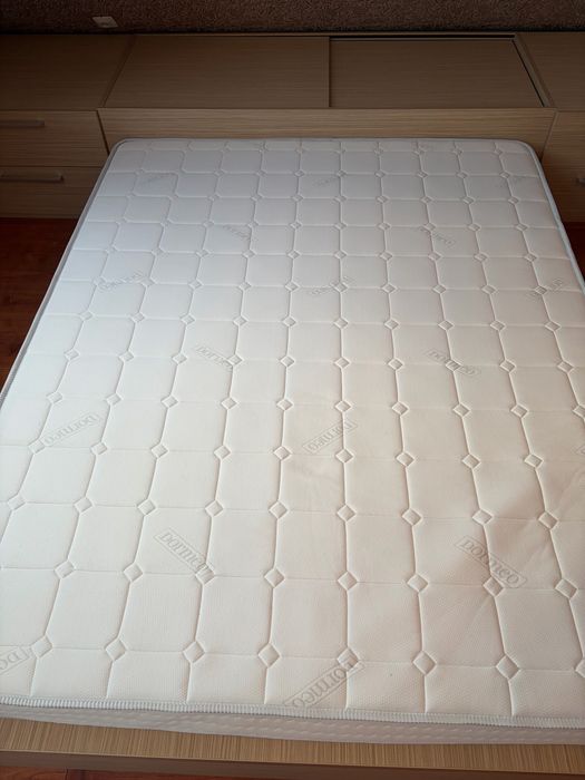 Vand mobilier de dormitor