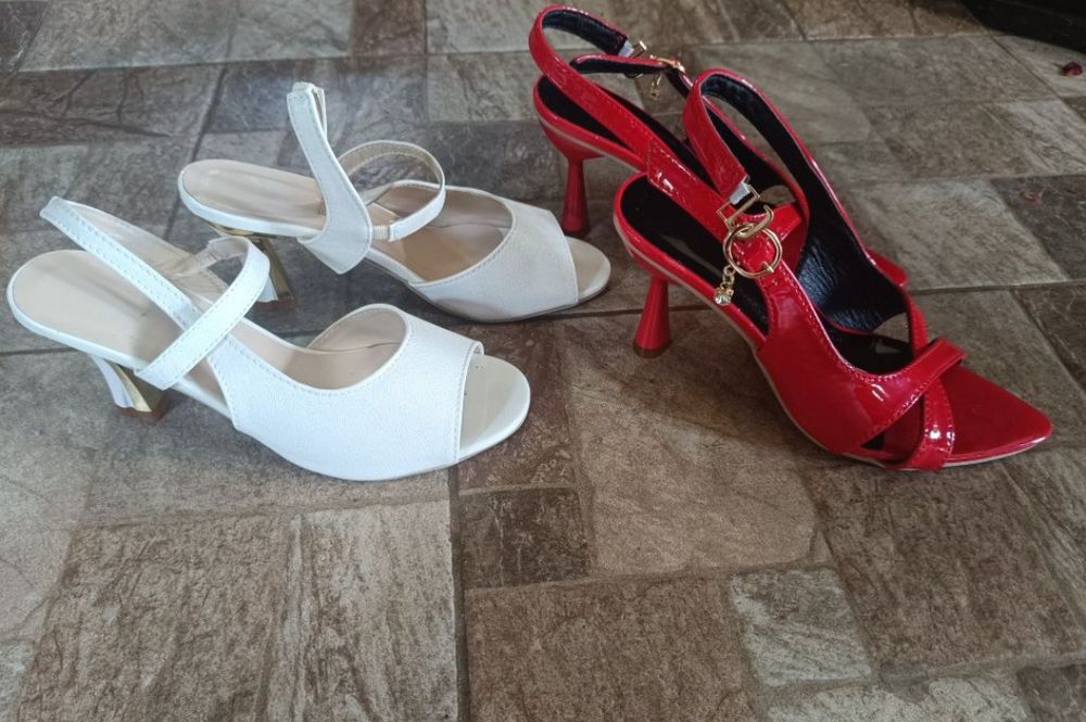 Нови сандали р.38