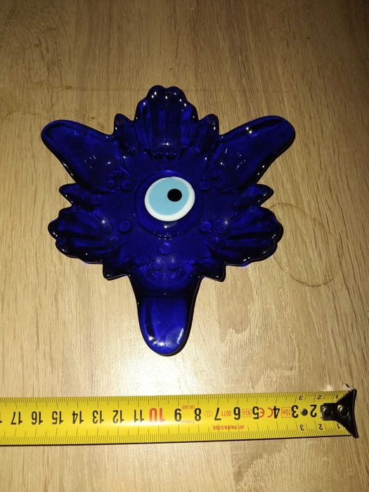 Продавам  2 броя пепелници.