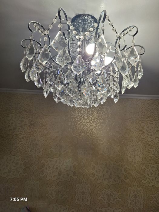 Продаётся люстра хрустальная