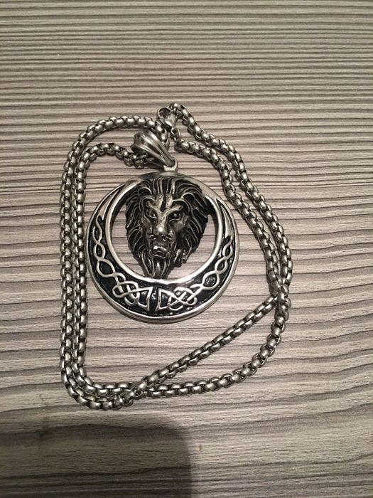 Синджири - стомана, сребро, стъкло, дърво