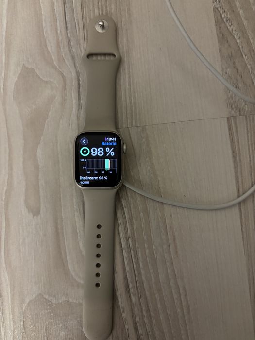 Vand Apple Watch S7 GPS 41 Starlight Aluminiu