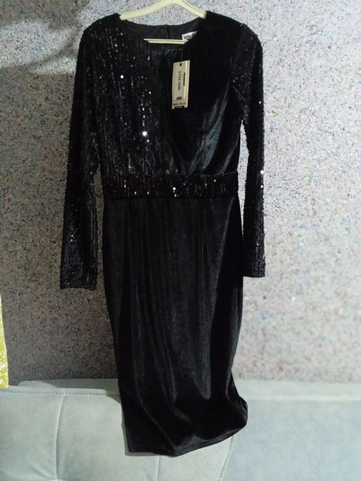 Yangi Mon Plié qora ziyofat ko‘ylagi – original, yorqin va n