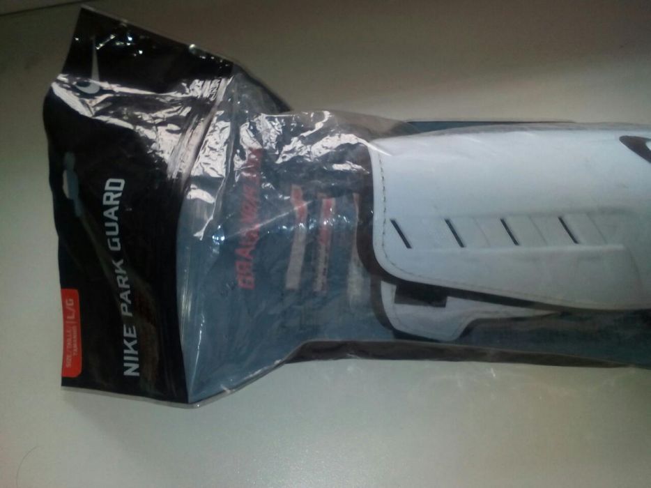 Футбольные защитки для ног