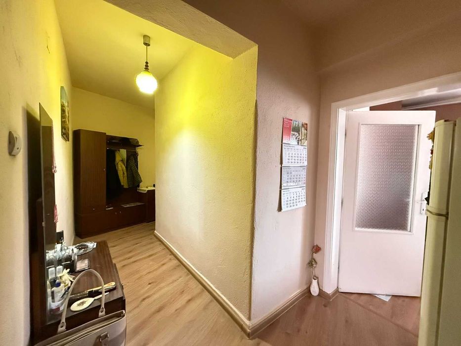 Тухлен апартамент за продажба в сграда с асансьор - Падало