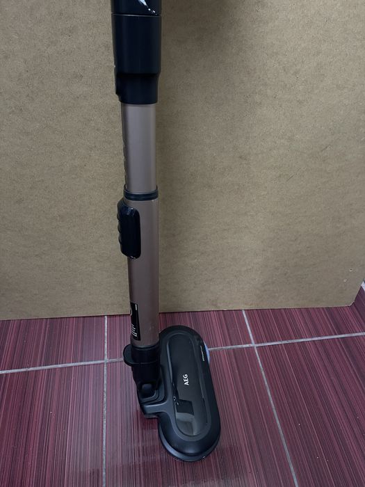 Безжична прахосмукачка AEG