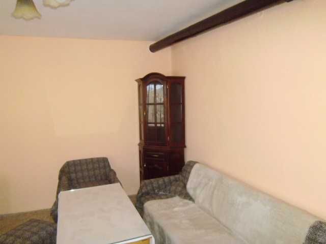 Продавам  ТРИЕТАЖНА  МАСИВНА КЪЩА на 500 м от центъра на гр. Тетевен